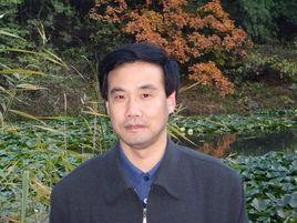 周凡