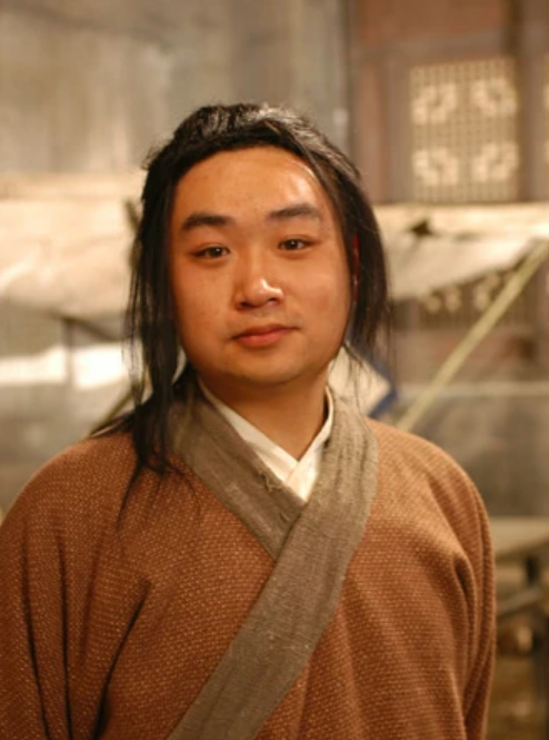 侯三