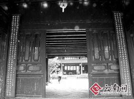 龍光臺(tái)長(zhǎng)聯(lián)