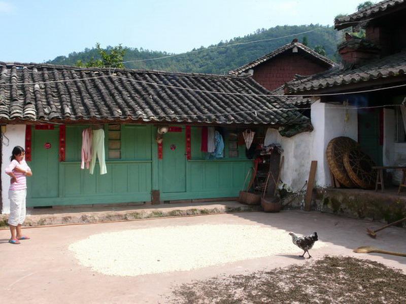 龍街村