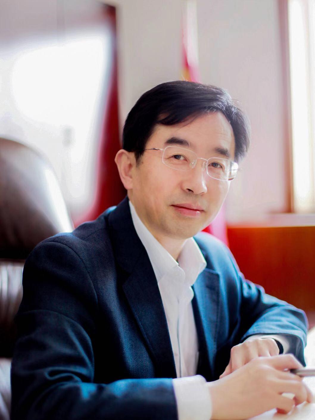 连玉明