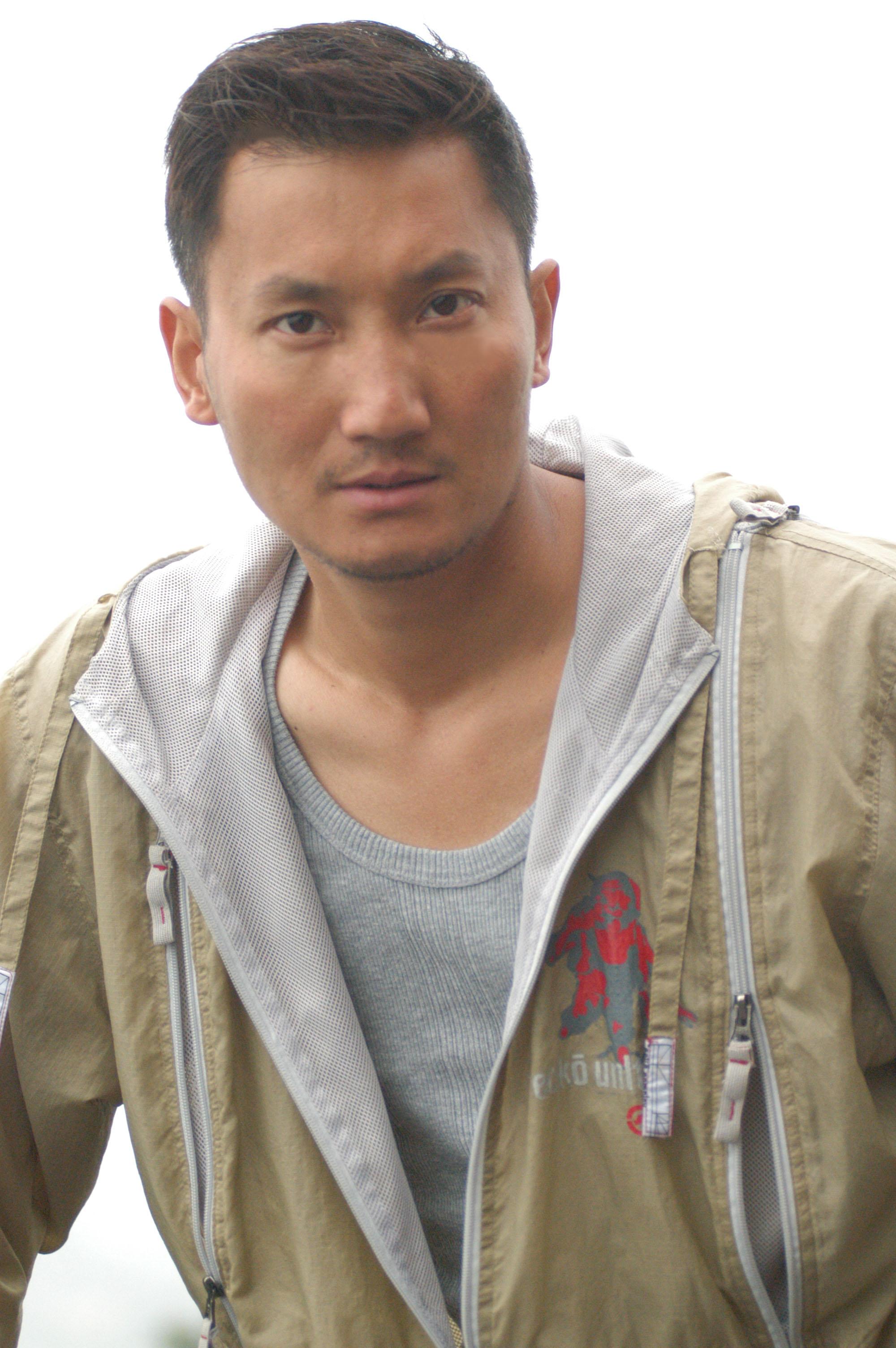 魏波