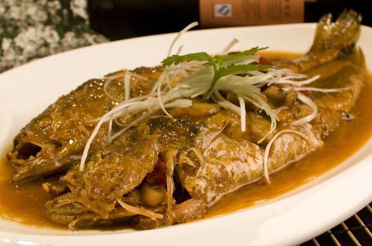 燉黃花魚(yú)