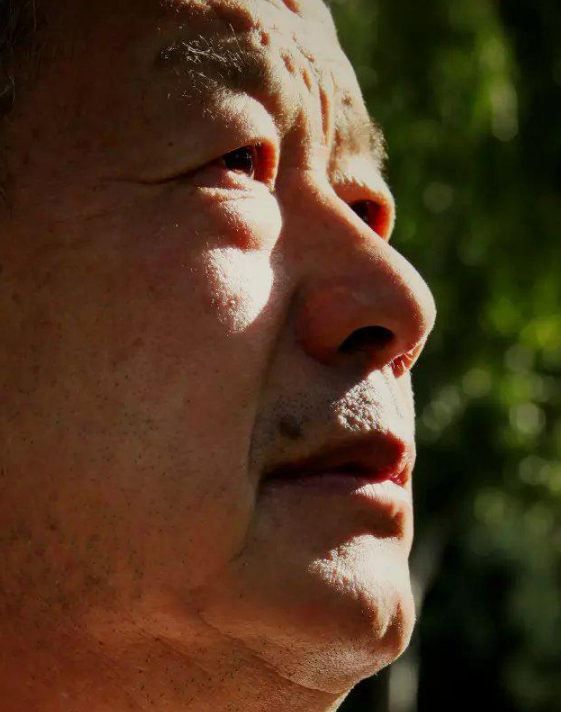 于艾平