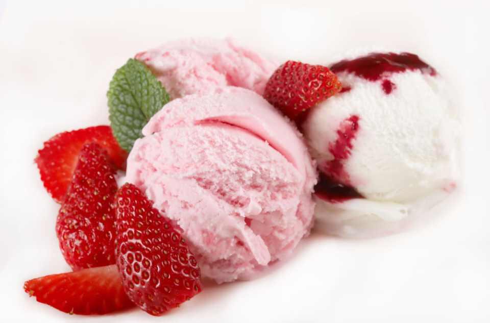 草莓冰淇淋