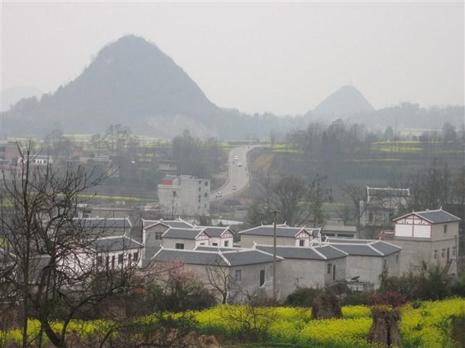 纳孔村