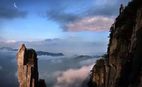 月明山