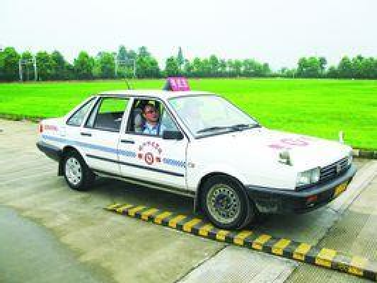 機(jī)動(dòng)車駕駛培訓(xùn)教學(xué)與考試大綱