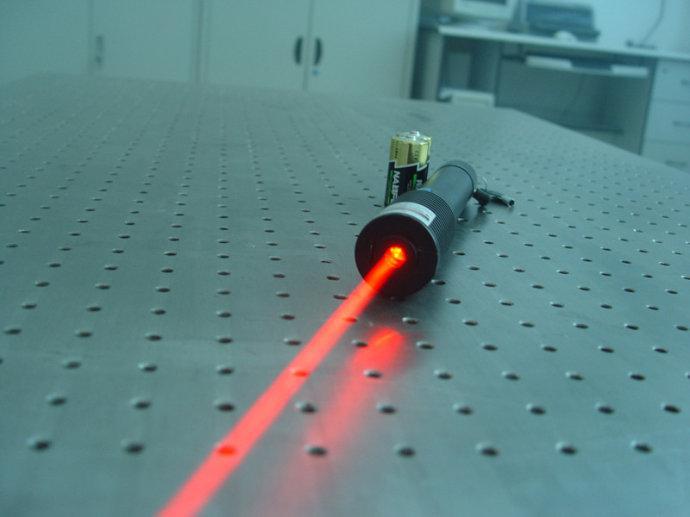 激光導(dǎo)航儀