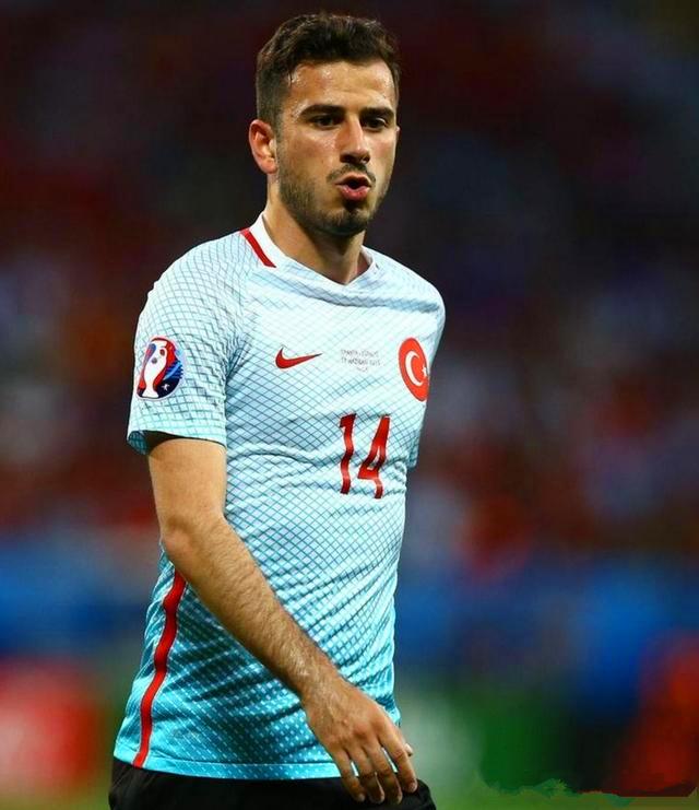 奧烏茲汗·厄茲亞庫普