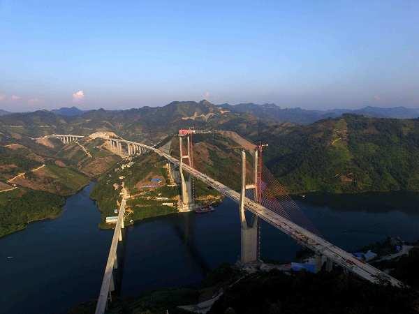 望谟—安龙高速公路