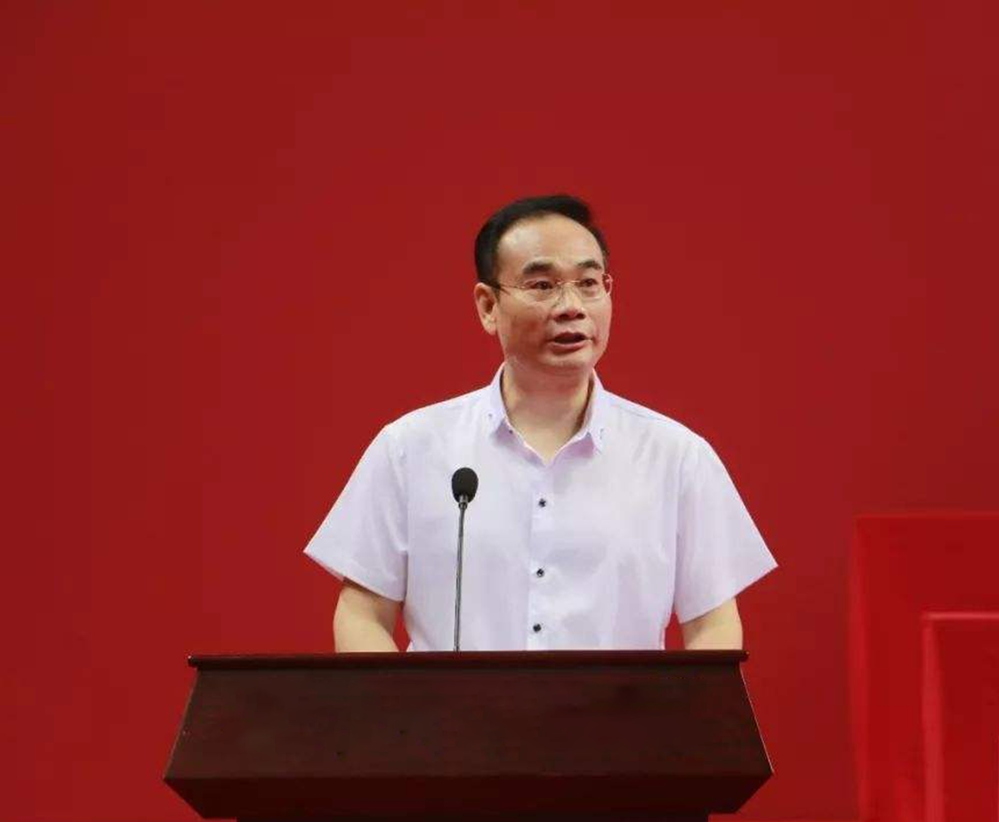 易小刚
