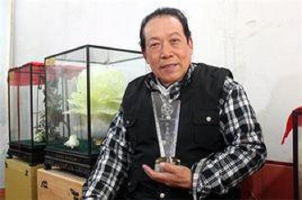 秦三杰