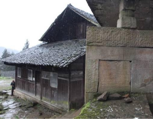 鐘靈村