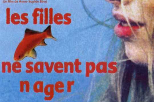 女孩不會(huì)游泳