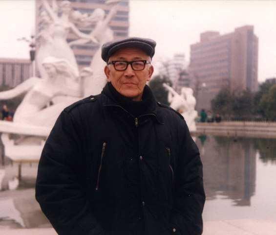 譚偉
