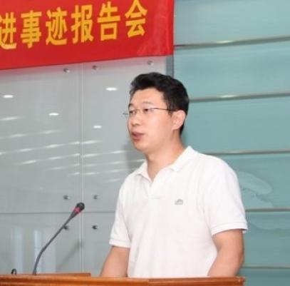 倪依东