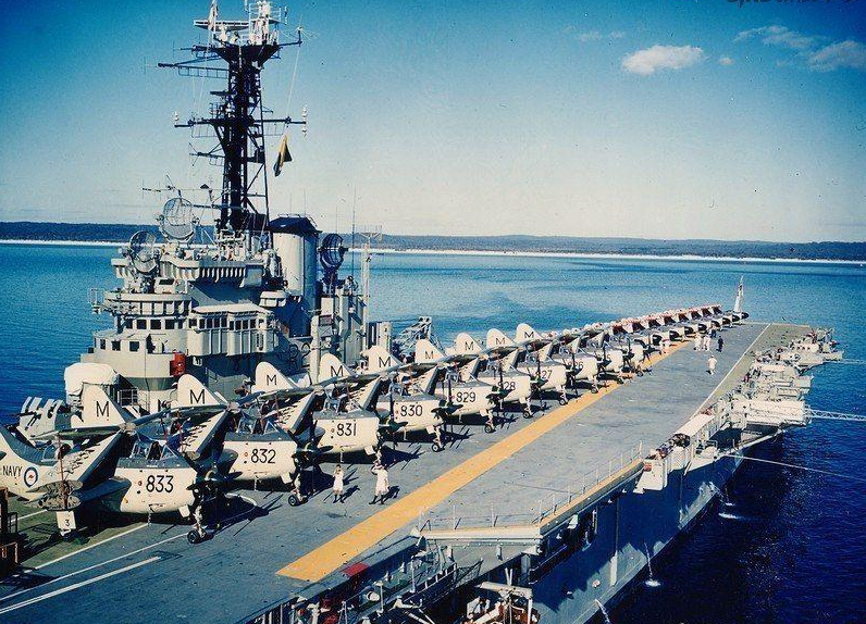 墨爾本號航空母艦