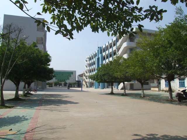 雷州市白沙中学