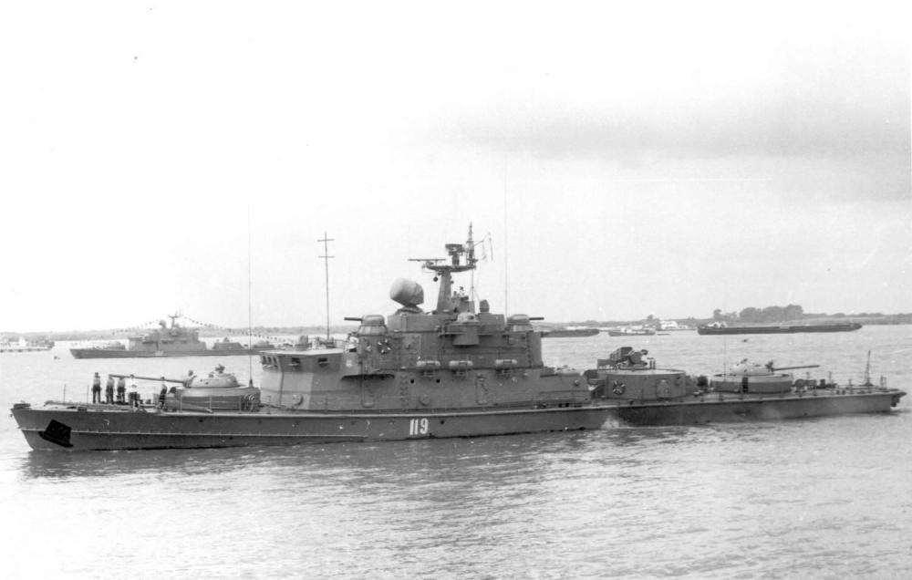 布揚(yáng)級(jí)炮艇