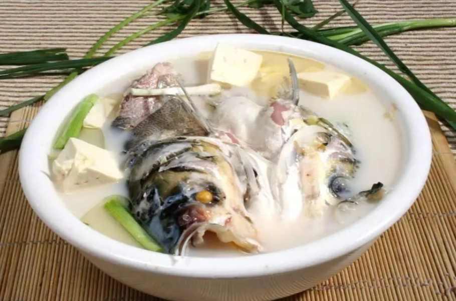 天麻炖鱼头