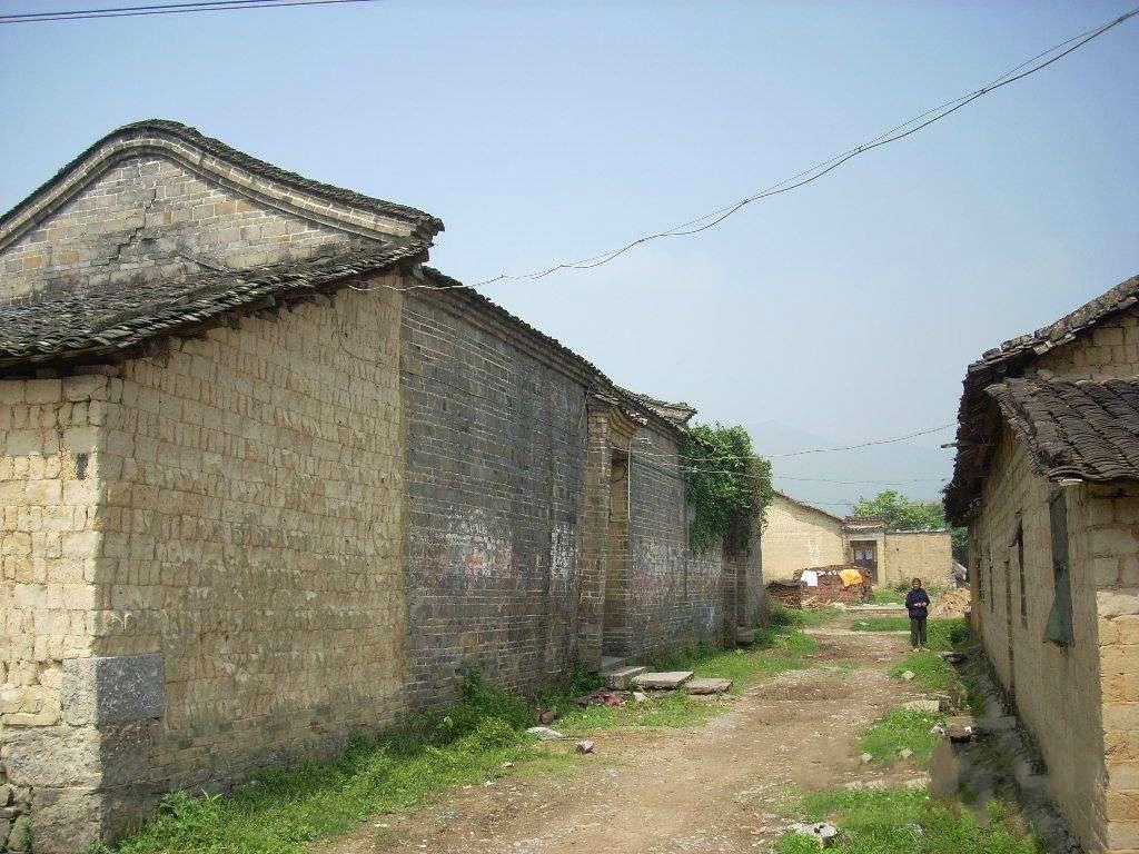 崇山村