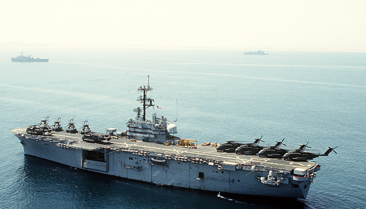 硫磺島級(jí)兩棲攻擊艦