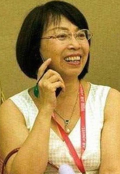 李巍