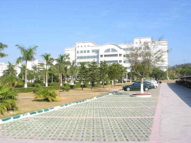 深圳市龍崗區(qū)橫崗中學(xué)