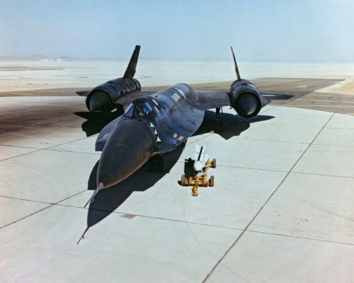 YF-12戰(zhàn)斗機