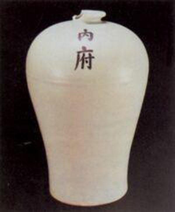 內(nèi)府梅瓶
