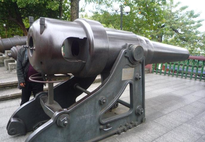 克虜伯305mm后膛炮