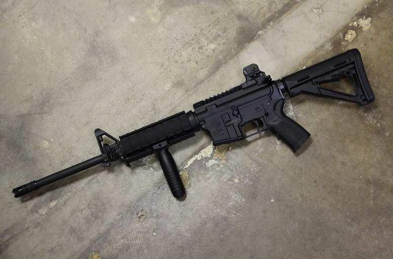 AR-15自動(dòng)步槍