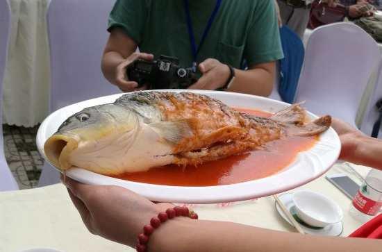 活吃鯉魚