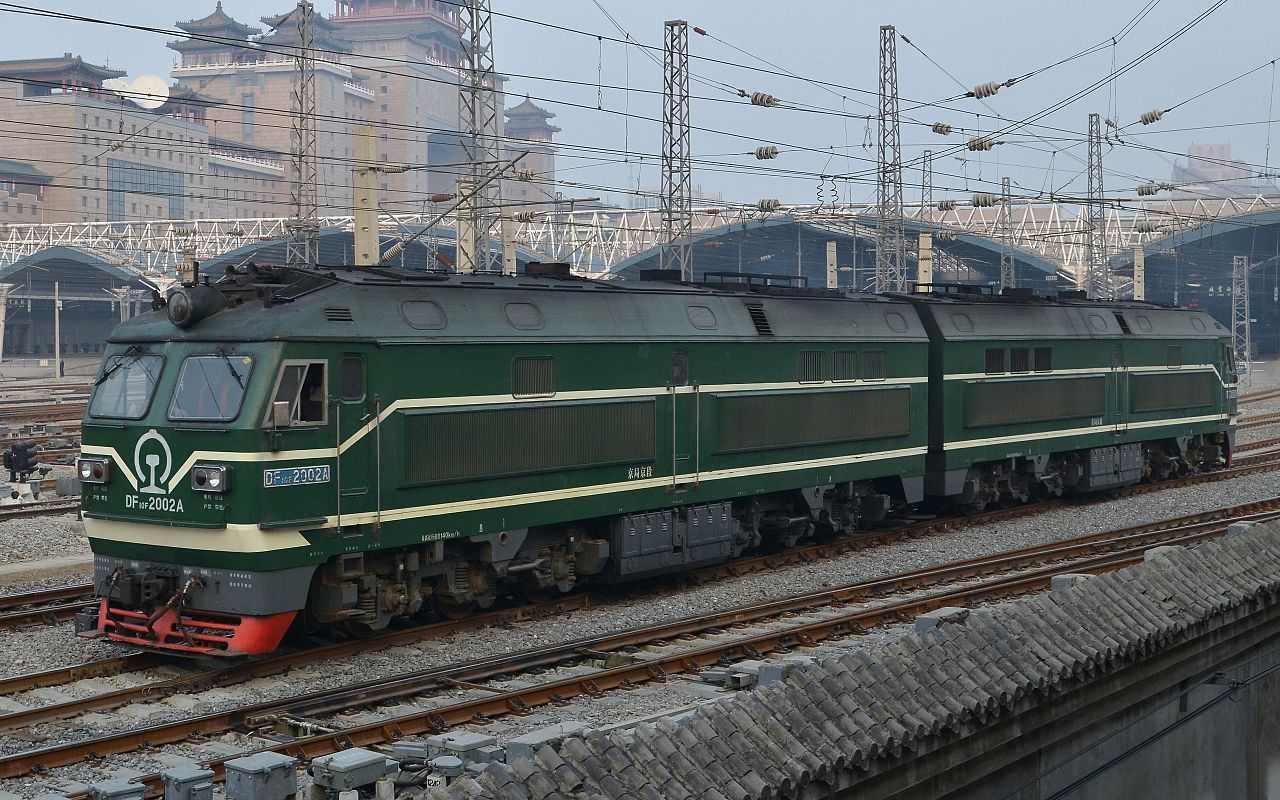 东风10F型内燃机车