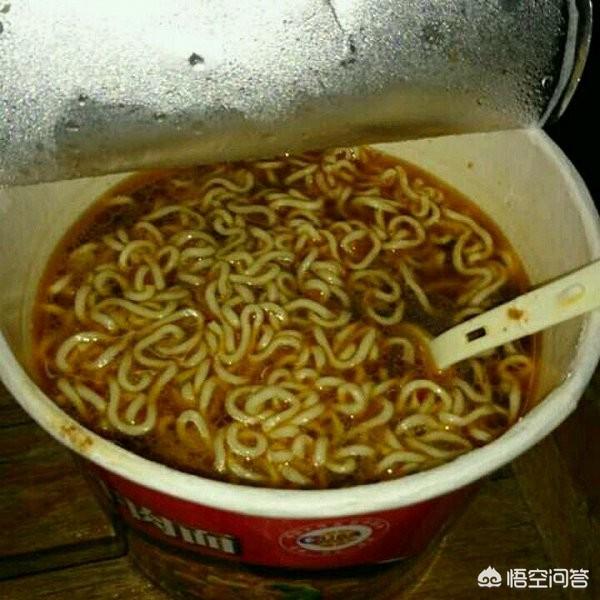 为了身体健康尽量避免经常吃泡面，一定要多食蔬菜瓜果。 2018-07-10 23:25:24
